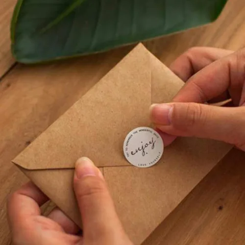 Vista 6 de Paquete de 100 sobres para invitación, sobres de invitación de papel kraft marrón utilizados para tarjetas utilizadas para bodas, invitaciones, baby