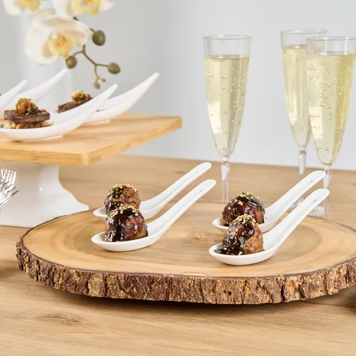 Vista 4 de Restaurantware Cuchara de degustación asiática de 4.9 pulgadas: aperitivo de porcelana blanca y cuchara de sopa - Perfecto para eventos de catering