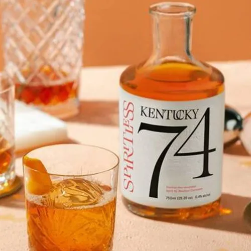 Vista 4 de Spiritless Kentucky 74 - Paquete de whisky destilado sin alcohol con mezcla agria Dailys - Whiskey Sour - Licores prémium a prueba de cero para una