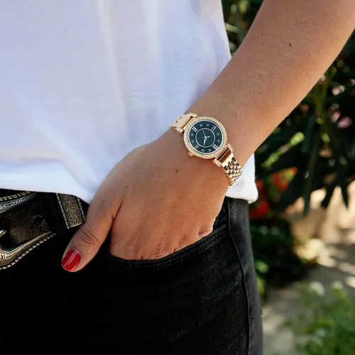 Vista 2 de Anne Klein - Reloj de brazalete para mujer con cristales de Swarovski y malla acentuada