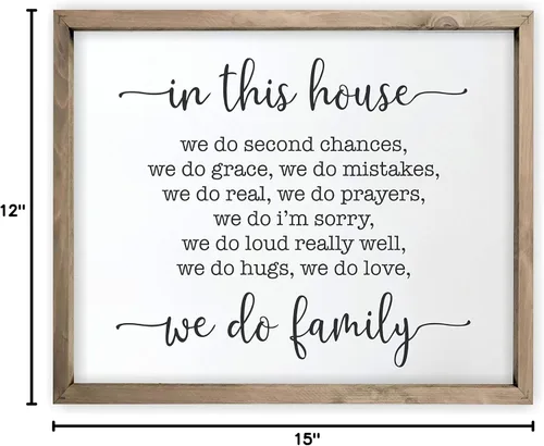 Vista 3 de Letrero de pared de madera rústica con marco en casa de campo con texto en inglés "In This House We Do Family