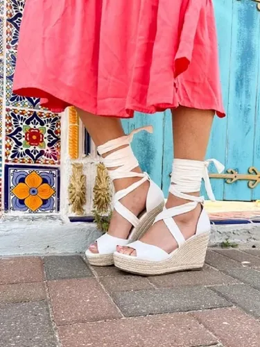 Vista 3 de Huiyuzhi - Sandalias de alpargata con cordones para mujer. Sandalias de atar con punta abierta de estilo Criss Cross D'Orsay