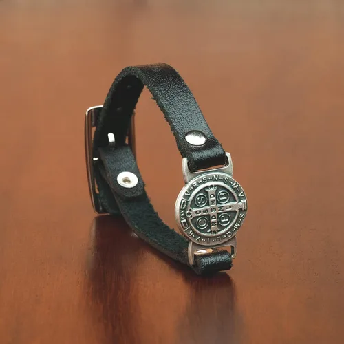 Vista 7 de Intercession Pulsera de protección de cuero genuino de San Benito - Hecho en Brasil