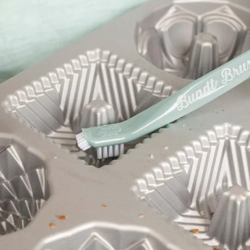 Vista 2 de Nordic Ware Herramienta de limpieza Ultimate Bundt