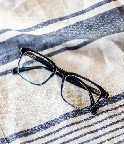 Vista 5 de eyebobs - Seymour Glass Gafas de lectura prémium para hombre Marco rectangular para caras anchas Disponible en 0.0x - 4.0x
