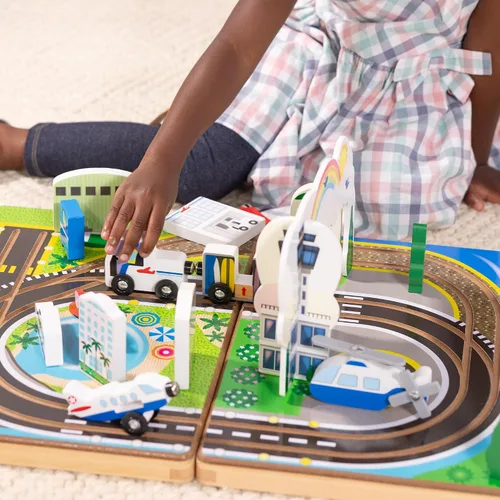 Vista 6 de Melissa & Doug Juego de aeropuerto para llevar, vehículos, pistas incorporadas para niños y niñas de 3 años en adelante - Certificado FSC