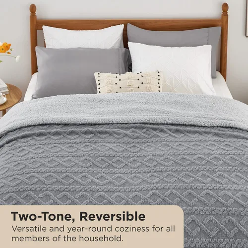 Vista 3 de Bedsure Manta de cable Sherpa tamaño Queen (gris y beige)
