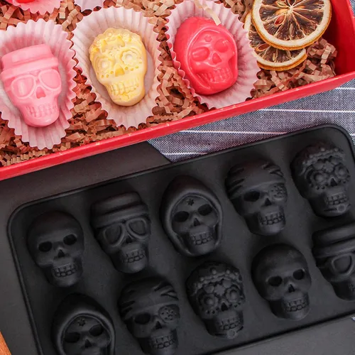Vista 4 de Webake Molde de calavera para chocolate con 5 formas diferentes, molde de esqueleto de silicona para Halloween, chocolate, dulces, gelatina, hielo