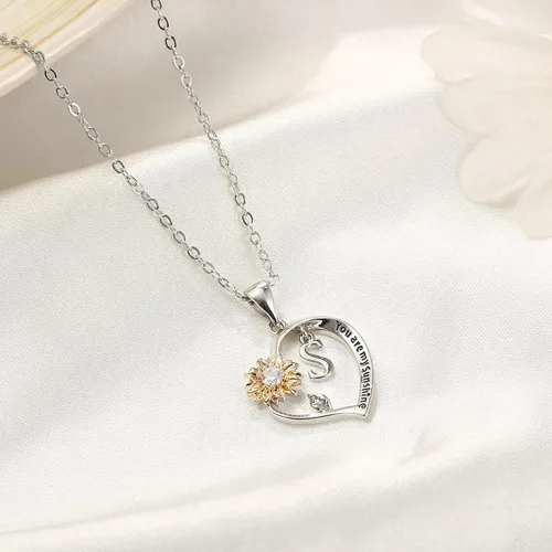 Vista 6 de M MOOHAM Sunflower Gifts for Women Girls - Heart CZ Sunflower Necklace for Women Girls Initial Sunflower Pendant Necklace Sunflower Gifts Sunflower