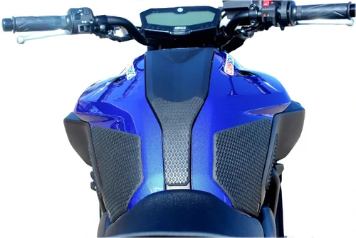 Vista 3 de TechSpec Puños para tanque Gripster - Compatible con YAMAHA MT-07 (2018 - ACTUAL) - 62-4020-SS - SnakeSkin