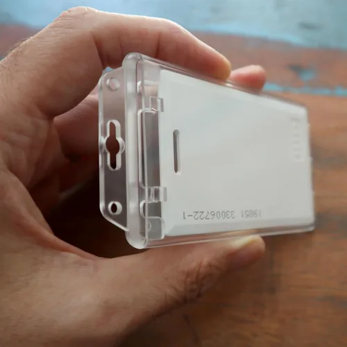 Vista 4 de Specialist ID - Funda de plástico duro para tarjeta de identificación, vertical, cierre permanente