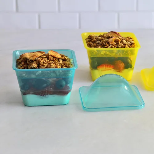 Vista 3 de Youngever 7 juegos de tazas de plástico para parfait, tazas de postre reutilizables con tapas e insertos, a prueba de derrames y fugas