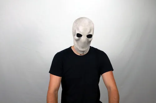Vista 2 de Ghoulish Productions Silent Stalker: Máscara de látex pálido Slender Man - Ultimate Creepypasta Cosplay para adultos
