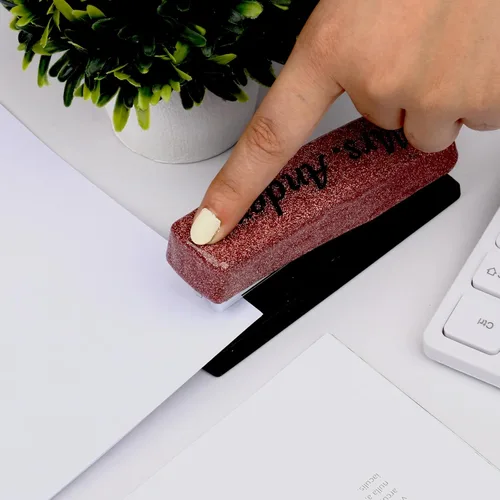 Vista 4 de OXYEFEI Linda engrapadora personalizada con purpurina, engrapadora para escritorio, grapadora para aula, oficina, sin grapa, regalo de Navidad, Verde