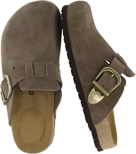 Vista 11 de CUSHIONAIRE Hamlet Zuecos de gamuza de cuero genuino para mujer, zapatos sin cordones con correa de hebilla de metal detallada y plantilla de espuma