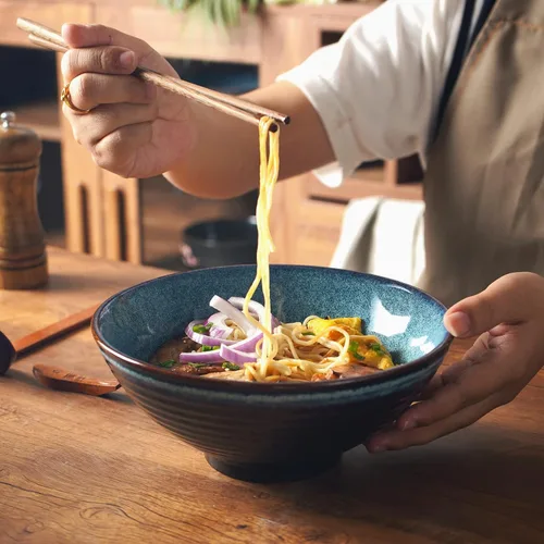 Vista 3 de Juego de cuencos de cerámica japonesa de ramen con palillos, cuencos Pho de 8 pulgadas y 40 onzas y tazón de sopa asiático y cucharas para fideos