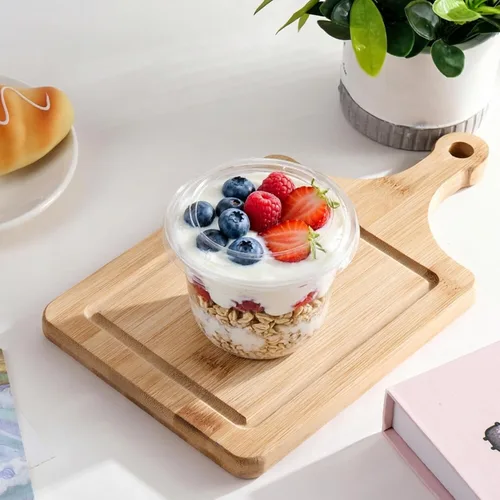Vista 7 de Rainmae Paquete de 100 tazas de postre con tapas, vasos de plástico desechables apilables con tapas planas, tazas de helado de 10.1 fl oz/10 onzas