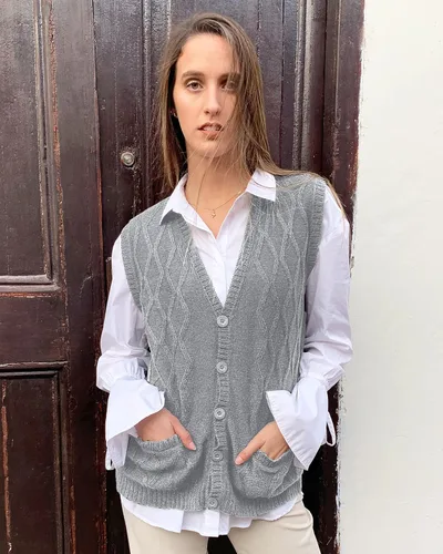 Vista 4 de TINKUY Chaleco peruano de lana de alpaca con cuello en V y rombos para mujer, S-4XL