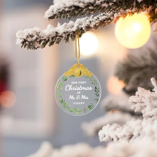Vista 7 de Adorno de matrimonio de primera Navidad 2023, Just Married Mr and Mrs Sign Gifts Our First Christmas Ornament 2023 Regalos de despedida de soltera