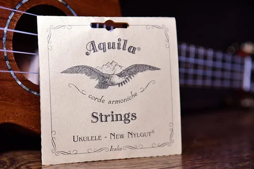 Vista 2 de Aquila Nuevo Nylgut AQ-15 - Cuerdas para ukelele tenor - Wound Low G - 1 juego de 4