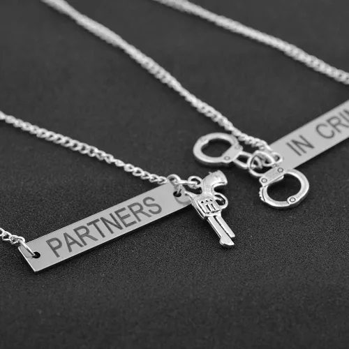Vista 2 de MJartoria Collares de mejor amigo con grabado en inglés Partners in Crime (socios en el crimen) dividido, para 2, aleación, XHAA1F9AXYXSJ1041