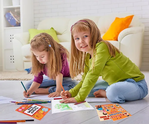 Vista 2 de 28 libros pequeños para colorear para niños a granel: mini calcetines navideños rellenos de bolsas de regalos para Navidad, regreso a la escuela