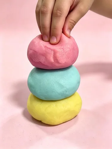 Vista 2 de Crayola Paquete de 18 masas de perlas, 18 unidades x 3 onzas, recuerdos de fiesta, juguetes para ansiedad, colores brillantes para juego creativo