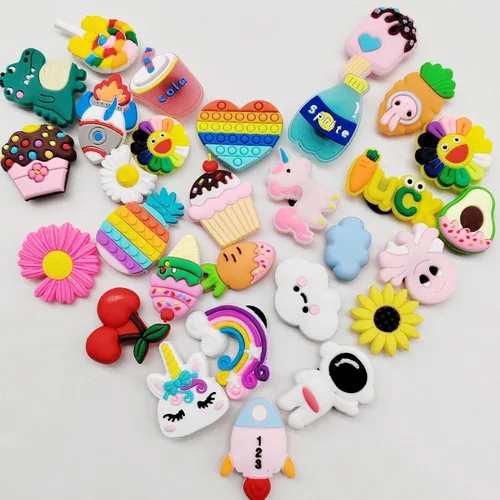 Vista 7 de monochef Dijes para zapatos para niñas y adolescentes paquete de 30 dijes de decoración de zapatos al azar, dijes de unicornio para zapatos