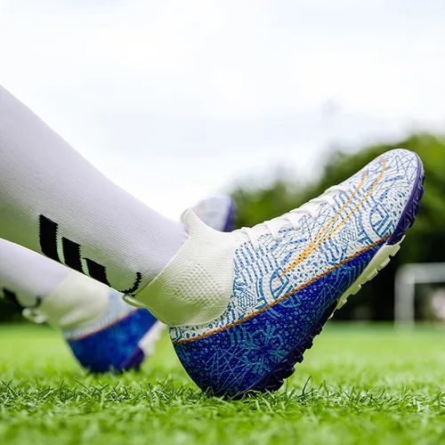 Vista 5 de Kikaluo Zapatos de fútbol para hombre con tacos de fútbol con cordones antideslizantes con puntas cortas y suelas de goma para interiores firmes