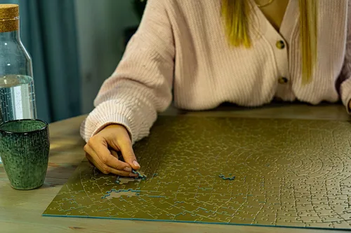 Vista 4 de Ravensburger Krypt - Rompecabezas de desafío misterioso verde neón para adultos a partir de 12 años, 736 piezas