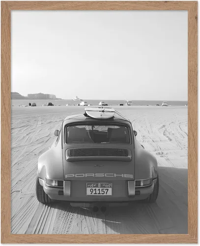 Vista 23 de Poster Master Póster de piernas sexys en coche clásico, impresión de mujer con tacones altos, arte femenino, ilustración en blanco y negro