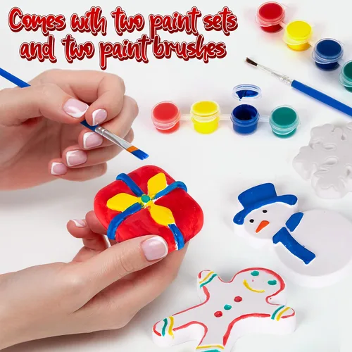 Vista 3 de ArtCreativity Kit de pintura de cerámica navideña para niños, 6 figuras de cerámica, 2 juegos de pintura y 2 pinceles, manualidades de Navidad