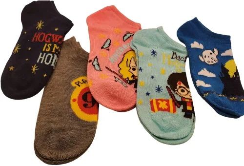Vista 4 de Harry Potter Paquete de 5 calcetines invisibles para niños o niñas, 3 opciones de patrón, personajes y casas de Hogwarts, talla 6-8.5, Harry Potter