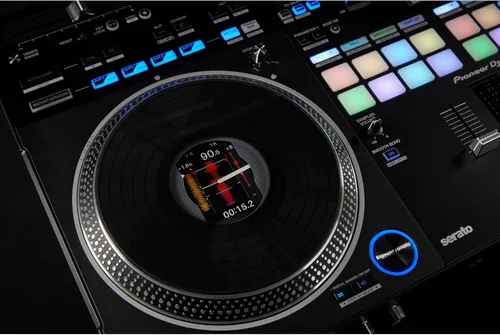 Vista 5 de Controlador DJ Serato Pioneer DDJ-REV7 de 2 plataformas con cubierta de policarbonato Decksaver DS-PC-DDJREV7 para Pioneer DDJ-REV7