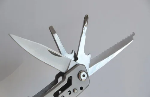 Vista 3 de Multitool 12 en 1 Alicates de acción de resorte de acero inoxidable, multiherramienta con clip de bolsillo, reparación de destornilladores