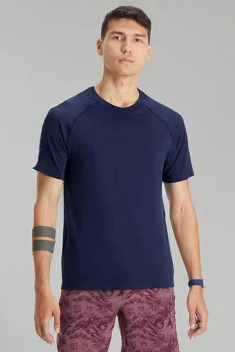 Vista 17 de Fabletics Camiseta The Training Day para hombre, rendimiento, correr, entrenamiento, gimnasio, transpirable, elástica en 4 direcciones