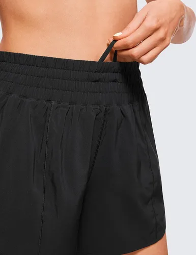 Vista 5 de CRZ YOGA Pantalones cortos para correr de cintura alta para mujer de 4 pulgadas, forro de malla, ligeros, para gimnasio, deportes, entrenamiento