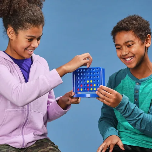 Vista 9 de Hasbro Grab and Go! Paquete (paquete de 4), juegos de mesa de viaje para niños, acorazado, Connect 4, ¿Adivina quién?, juegos de hipopótamos