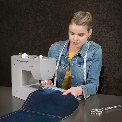 Vista 4 de SINGER Máquina de coser computarizada resistente 6700C con kit de accesorios Motor fuerte con potencia de perforación mejorada, 411 aplicaciones