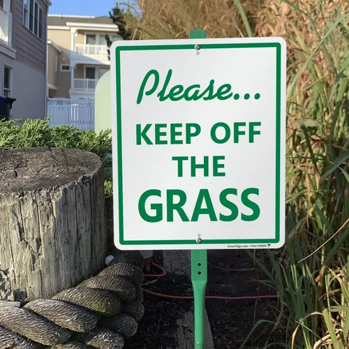 Vista 3 de SmartSign Letrero LawnBoss® con texto en inglés "Please - Keep Off the Grass", letrero de aluminio de 10 x 12 pulgadas con estaca de 3 pies Letrero