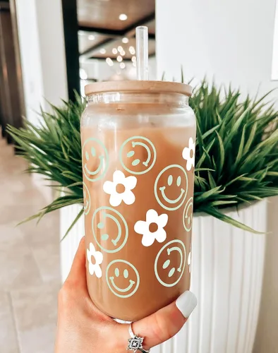 Vista 8 de Sip-Sip Hooray! Smiley Daisy - Taza de vidrio de 16 onzas con tapa y pajilla, vaso de café helado floral retro, bonito regalo personalizado