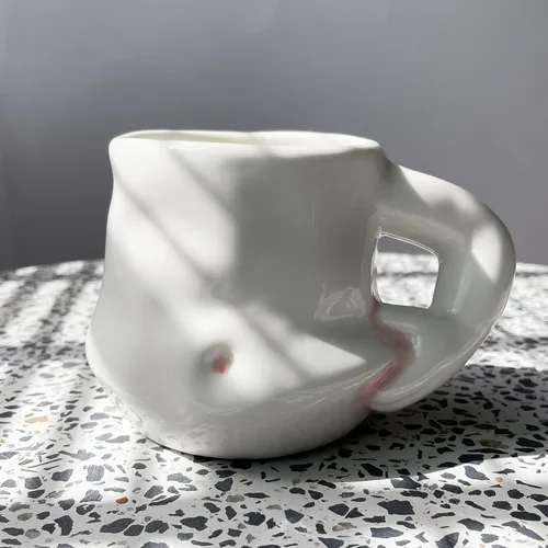 Vista 2 de Taza de cerámica hecha a mano para el vientre grueso Taza de café con mango de brazo Taza grasa Taza de café Potbelly Regalo del día