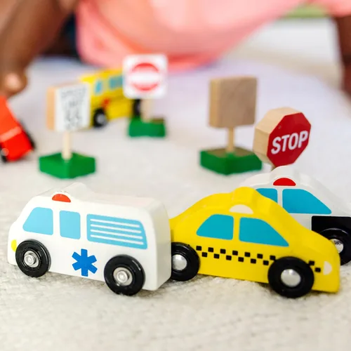 Vista 7 de Vehículos y señales de tráfico de madera Melissa & Doug con 6 autos y 9 signos