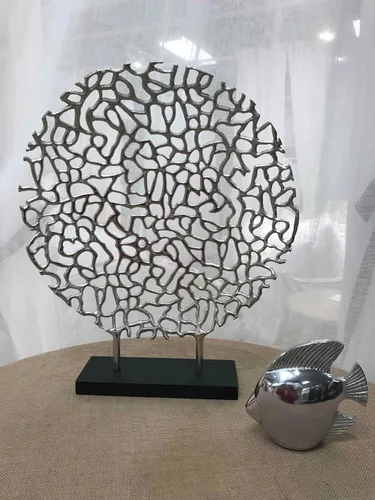 Vista 3 de Modern Day Accents 3566 Escultura de pez Pez, bajo el agua, vida marina, mesa, decoración de estantes, hogar u oficina, agua, decoración plateada