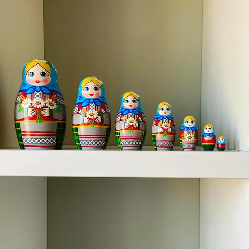 Vista 4 de AEVVV Juego de 7 muñecas rusas de anidación - Muñeca Matryoshka en vestido tradicional bielorruso - Muñeca rusa con acianos, espiguillas y flores