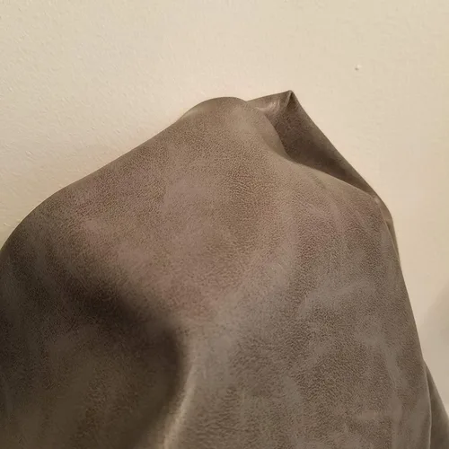 Vista 26 de NAT Leathers™ Cuero sintético sintético suave de piel sintética vegana marrón bellota (aprobado por PETA Vegano) por The Yard Piel sintética