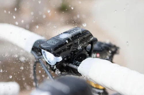Vista 7 de NiteRider Swift - Luz delantera para bicicleta de 450 lúmenes, recargable USB-C, 5 modos, carretera y camino, MTB LED, IP64, resistente al agua