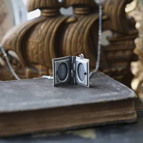 Vista 3 de Zian Collar de gato Cameo con cerradura de libro, collar cuadrado con medallón de fotos, collar para amantes de los libros, Zinc, No es una piedra