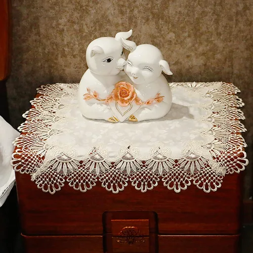 Vista 2 de Hsvanyr Manteles suaves bordados de encaje cremoso, bufandas para mesita de noche con exquisitas flores, vintage, shabby chic para bodas