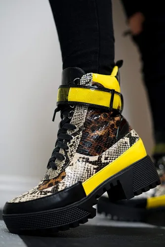 Vista 2 de Cape Robbin Future Wave Leopard Snake Lace Up Lug Sole Commander Millitary Boots